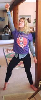 Emily Bett Rickards feet photo thumbnail