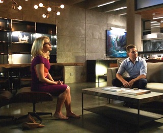 Emily Bett Rickards feet photo thumbnail