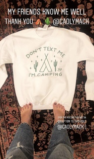 Emily Bett Rickards feet photo thumbnail
