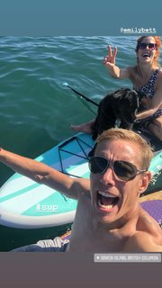 Emily Bett Rickards feet photo thumbnail