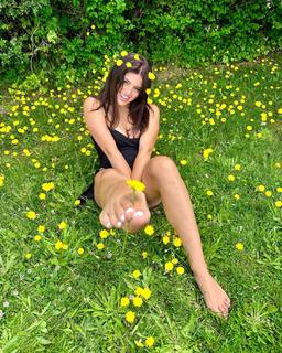 Emily Black feet photo thumbnail