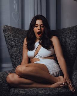 Emily Black feet photo thumbnail