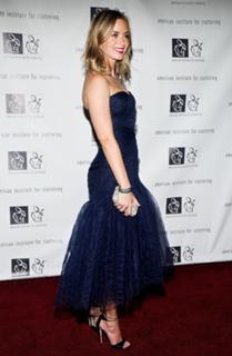 Emily Blunt feet photo thumbnail