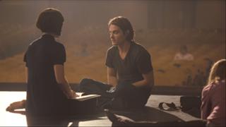 Emily Blunt feet photo thumbnail