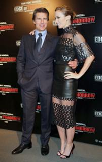 Emily Blunt feet photo thumbnail