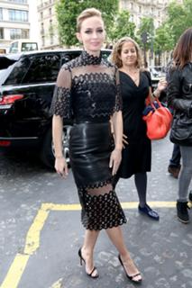 Emily Blunt feet photo thumbnail