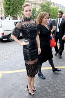 Emily Blunt feet photo thumbnail