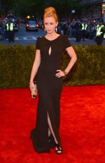 Emily Blunt feet photo thumbnail