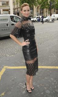 Emily Blunt feet photo thumbnail