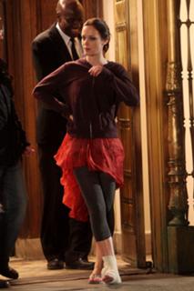 Emily Blunt feet photo thumbnail