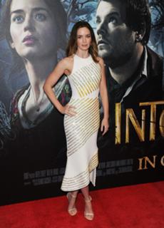 Emily Blunt feet photo thumbnail