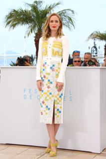 Emily Blunt feet photo thumbnail