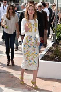 Emily Blunt feet photo thumbnail