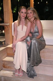 Emily Blunt feet photo thumbnail