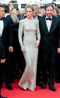 Emily Blunt feet photo thumbnail