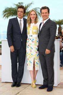 Emily Blunt feet photo thumbnail