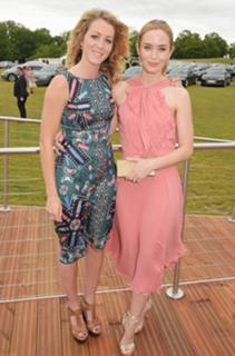 Emily Blunt feet photo thumbnail