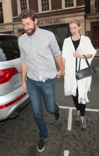 Emily Blunt feet photo thumbnail