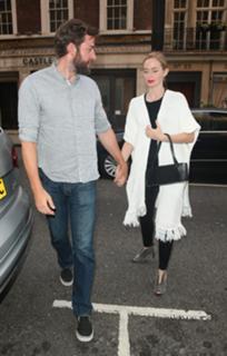 Emily Blunt feet photo thumbnail