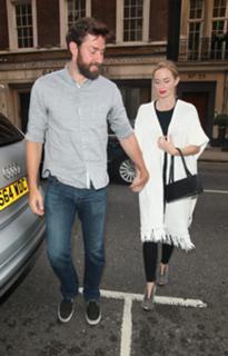 Emily Blunt feet photo thumbnail