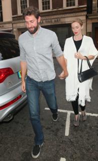 Emily Blunt feet photo thumbnail