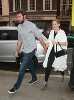 Emily Blunt feet photo thumbnail