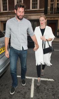 Emily Blunt feet photo thumbnail