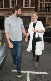 Emily Blunt feet photo thumbnail