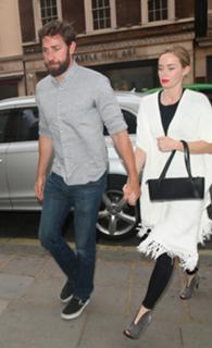 Emily Blunt feet photo thumbnail