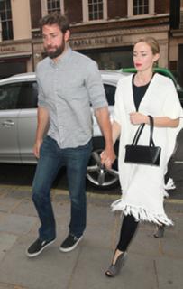 Emily Blunt feet photo thumbnail