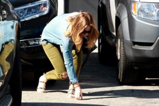 Emily Blunt feet photo thumbnail