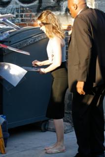 Emily Blunt feet photo thumbnail