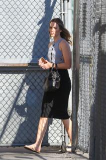 Emily Blunt feet photo thumbnail