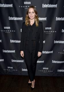 Emily Blunt feet photo thumbnail