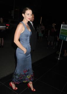 Emily Blunt feet photo thumbnail