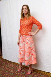 Emily Blunt feet photo thumbnail