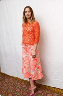 Emily Blunt feet photo thumbnail