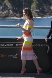 Emily Blunt feet photo thumbnail