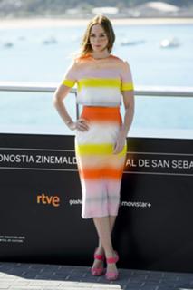 Emily Blunt feet photo thumbnail