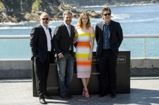 Emily Blunt feet photo thumbnail