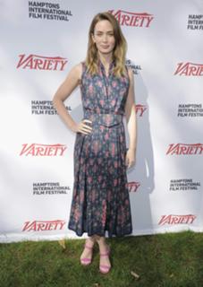 Emily Blunt feet photo thumbnail