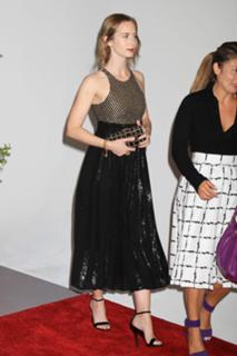 Emily Blunt feet photo thumbnail