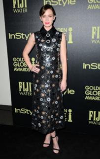 Emily Blunt feet photo thumbnail