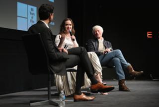 Emily Blunt feet photo thumbnail