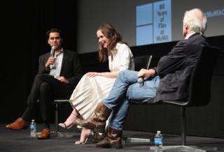 Emily Blunt feet photo thumbnail