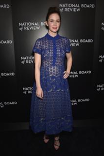 Emily Blunt feet photo thumbnail