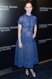 Emily Blunt feet photo thumbnail