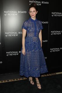 Emily Blunt feet photo thumbnail