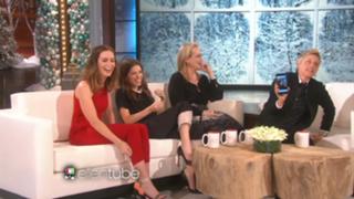 Emily Blunt feet photo thumbnail