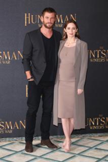 Emily Blunt feet photo thumbnail